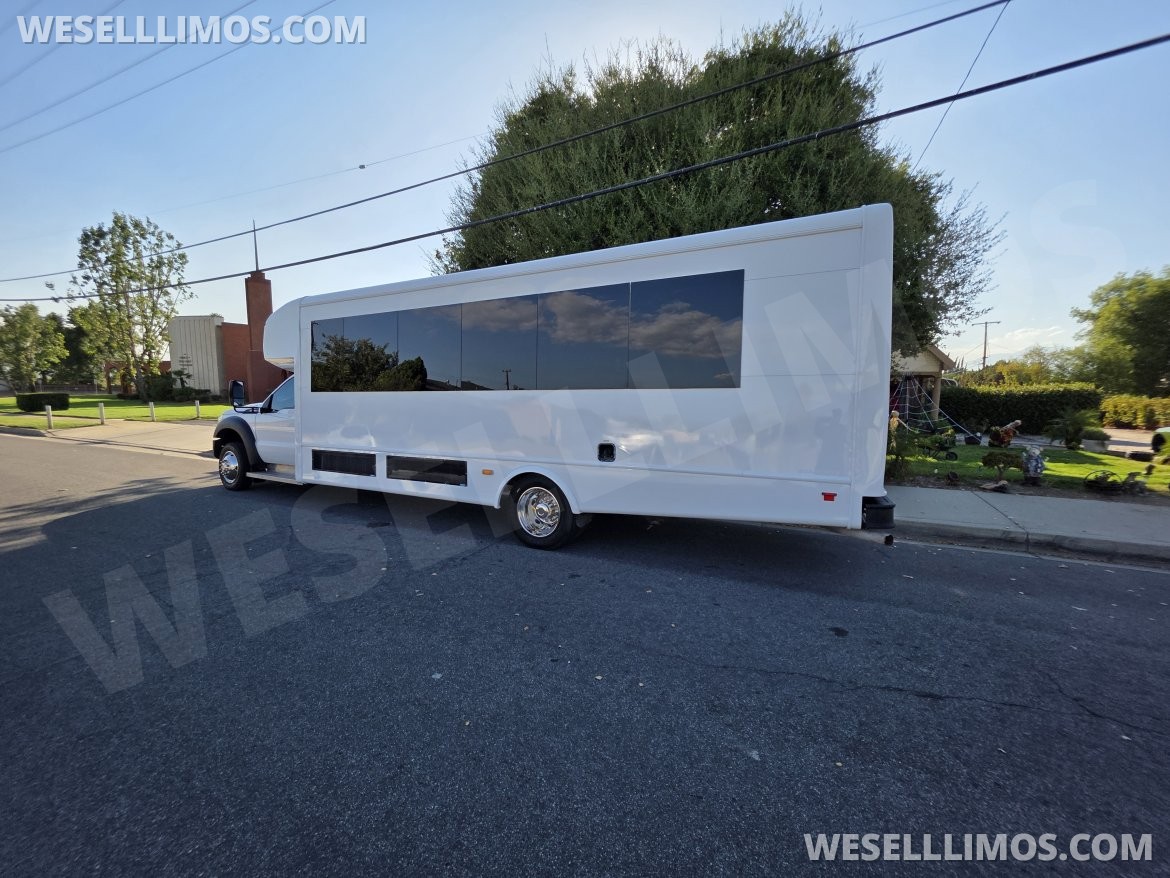 Photo of Limo Bus for sale: 2014 Ford F550 by Starcraft