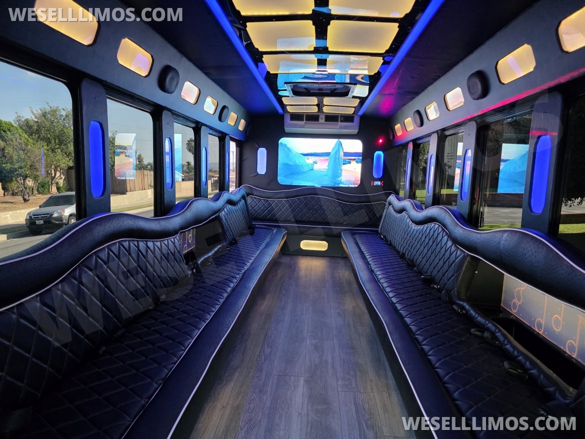 Photo of Limo Bus for sale: 2014 Ford F550 by Starcraft