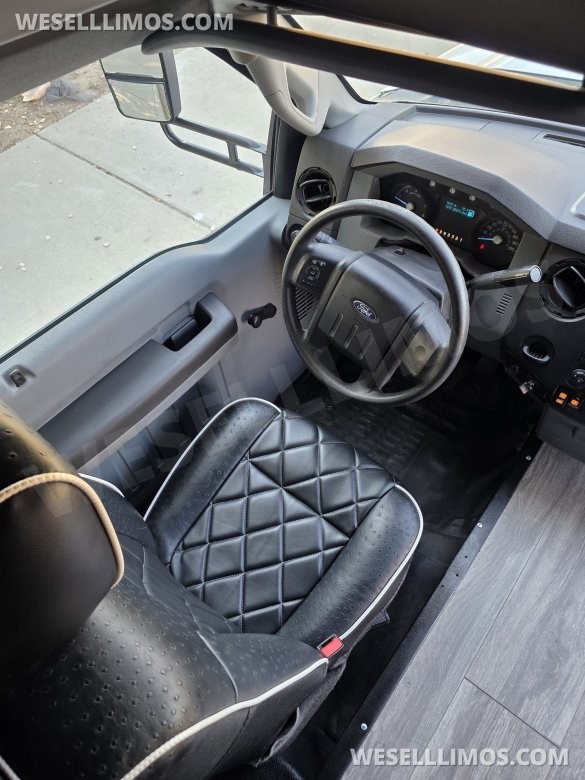 2014 Starcraft  Ford F550  Limo Bus