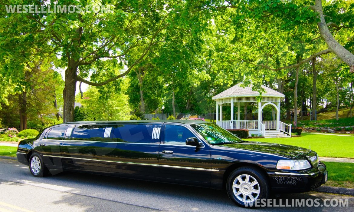 Limousine for sale: 2006 Lincoln Town Car 120&quot; by Royale