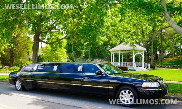2006 Royale Lincoln Town Car Limousine
