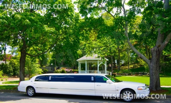 2011 Royale Limousine Lincoln Town Car Limousine