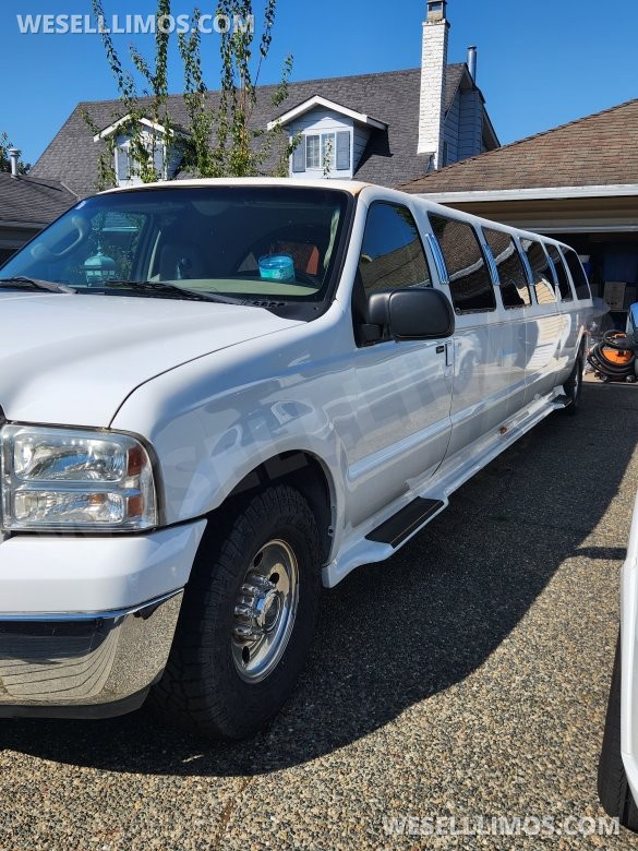 2005 ECB Ford Excursion SUV Stretch