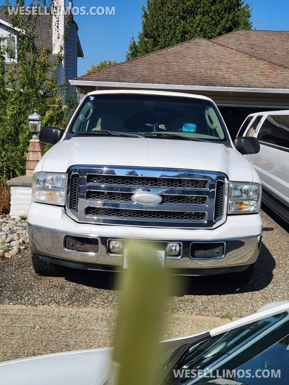 2005 ECB Ford Excursion SUV Stretch
