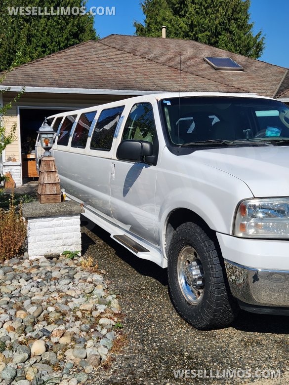 2005 ECB Ford Excursion SUV Stretch