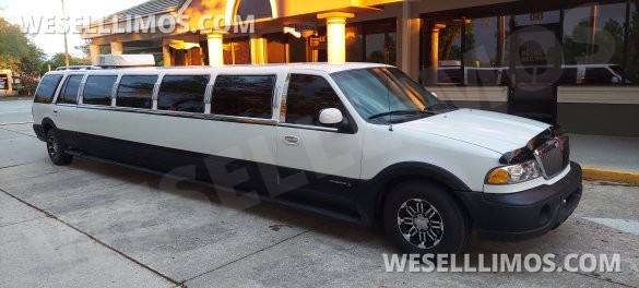 Ultra Stretch S.U.V 18-Passenger Lincoln Navigator Limousine