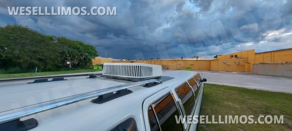 Ultra Stretch S.U.V 18-Passenger Lincoln Navigator Limousine