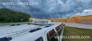 Ultra Stretch S.U.V 18-Passenger Lincoln Navigator Limousine