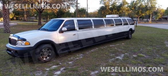 Ultra Stretch S.U.V 18-Passenger Lincoln Navigator Limousine