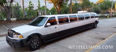 Ultra Stretch S.U.V 18-Passenger Lincoln Navigator Limousine