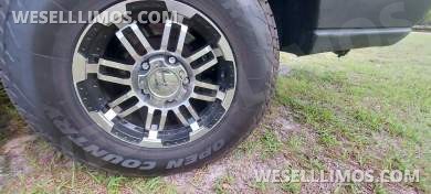 Ultra Stretch S.U.V 18-Passenger Lincoln Navigator Limousine