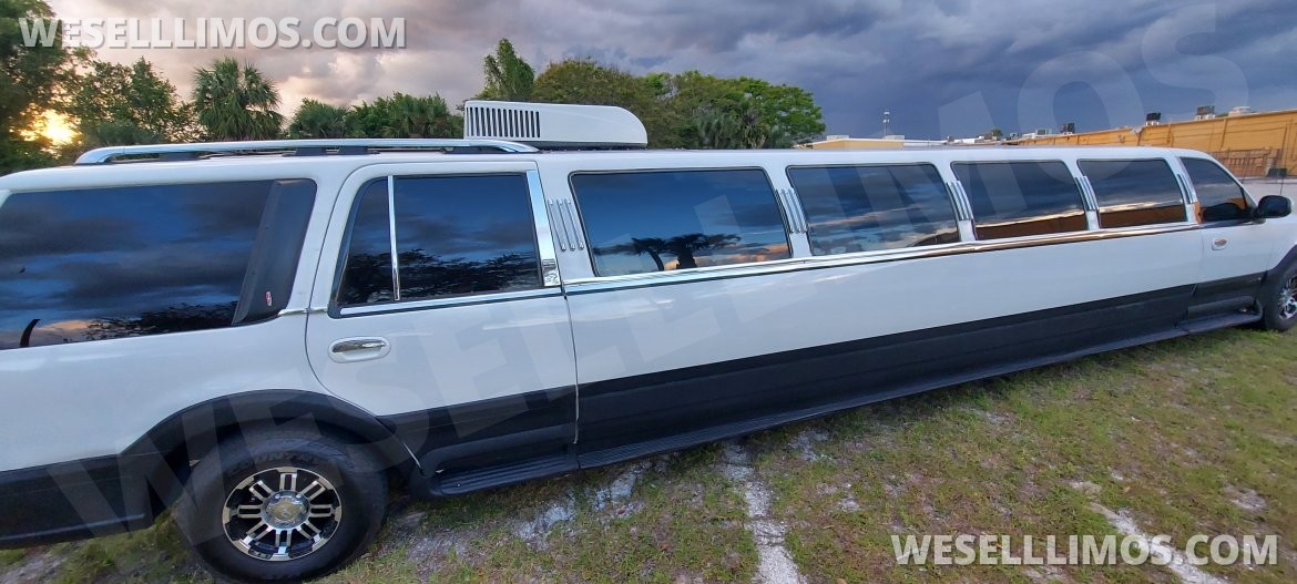 Photo of SUV Stretch for sale: 2000 Lincoln Navigator  Ultra-Stretch 18- passenger  Limousine 35&quot; by Ultra Limousines  *one of kind* Limo that you can run the Air Conditioner all night and take it camping anywhere in the United States