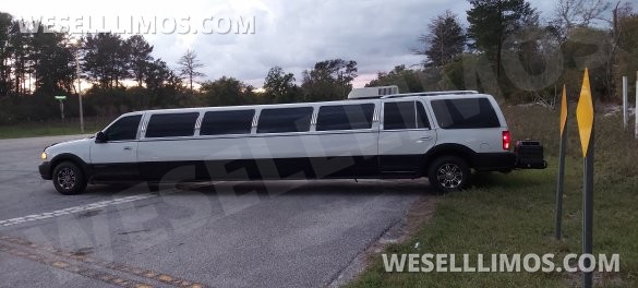 Ultra Stretch S.U.V 18-Passenger Lincoln Navigator Limousine
