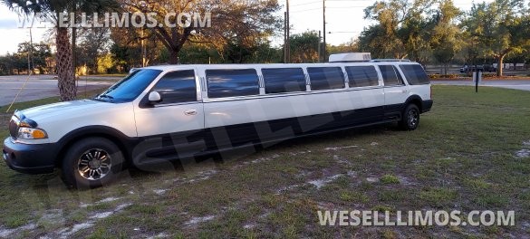 Ultra Stretch S.U.V 18-Passenger Lincoln Navigator Limousine