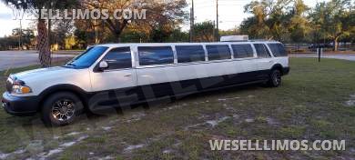 Ultra Stretch S.U.V 18-Passenger Lincoln Navigator Limousine