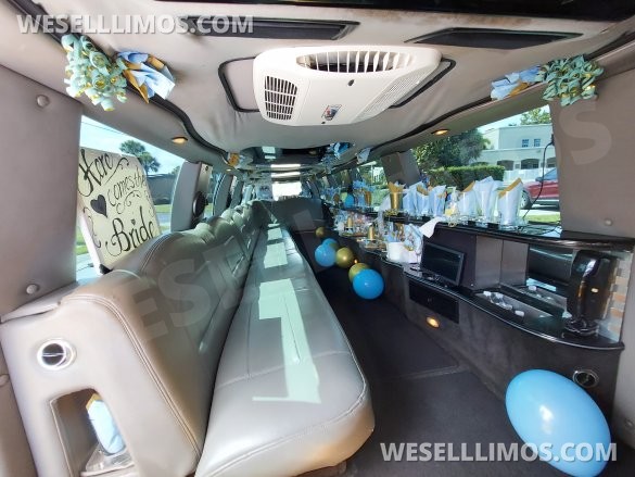 Ultra Stretch S.U.V 18-Passenger Lincoln Navigator Limousine