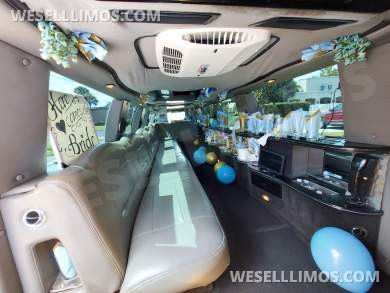 Ultra Stretch S.U.V 18-Passenger Lincoln Navigator Limousine