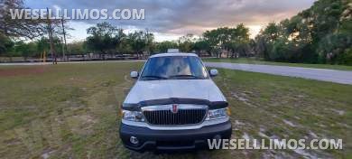Ultra Stretch S.U.V 18-Passenger Lincoln Navigator Limousine