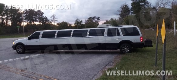 Ultra Stretch S.U.V 18-Passenger Lincoln Navigator Limousine