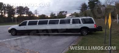 Ultra Stretch S.U.V 18-Passenger Lincoln Navigator Limousine