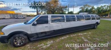Ultra Stretch S.U.V 18-Passenger Lincoln Navigator Limousine