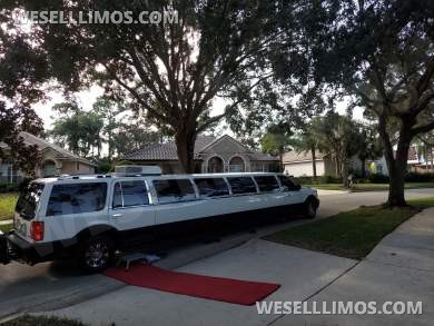 Ultra Stretch S.U.V 18-Passenger Lincoln Navigator Limousine