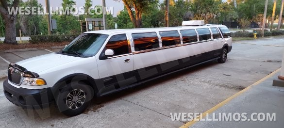 Ultra Stretch S.U.V 18-Passenger Lincoln Navigator Limousine