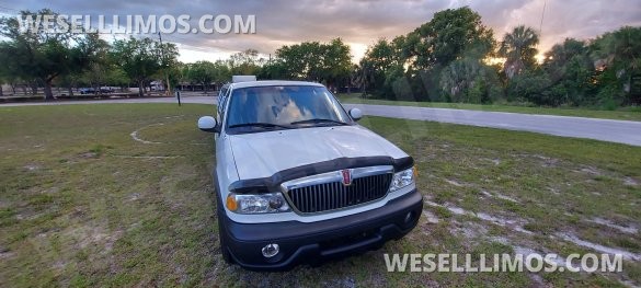 Ultra Stretch S.U.V 18-Passenger Lincoln Navigator Limousine