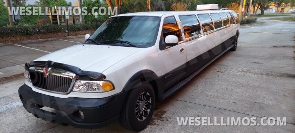 Ultra Stretch S.U.V 18-Passenger Lincoln Navigator Limousine