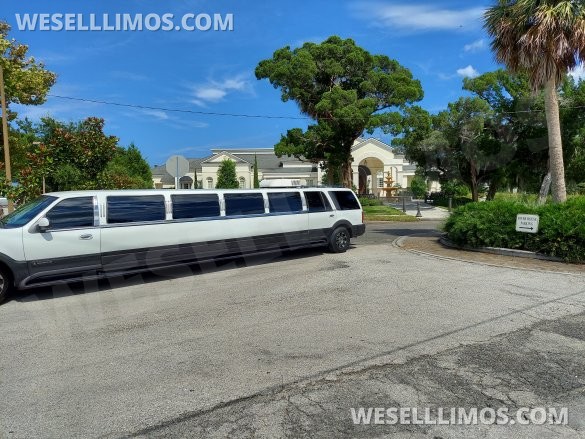 Ultra Stretch S.U.V 18-Passenger Lincoln Navigator Limousine