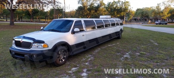 Ultra Stretch S.U.V 18-Passenger Lincoln Navigator Limousine