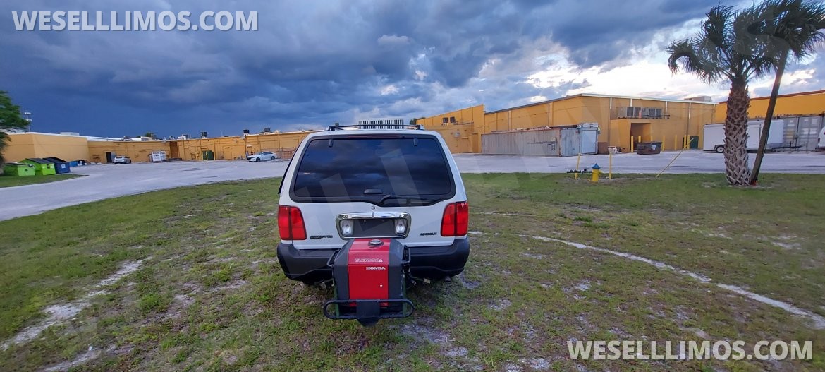 Photo of SUV Stretch for sale: 2000 Lincoln Navigator  Ultra-Stretch 18- passenger  Limousine 35&quot; by Ultra Limousines  *one of kind* Limo that you can run the Air Conditioner all night and take it camping anywhere in the United States