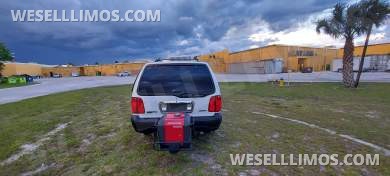 Ultra Stretch S.U.V 18-Passenger Lincoln Navigator Limousine