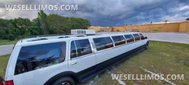 Ultra Stretch S.U.V 18-Passenger Lincoln Navigator Limousine