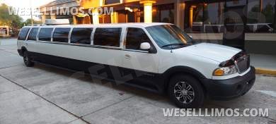 Ultra Stretch S.U.V 18-Passenger Lincoln Navigator Limousine