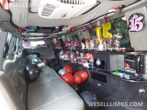Ultra Stretch S.U.V 18-Passenger Lincoln Navigator Limousine