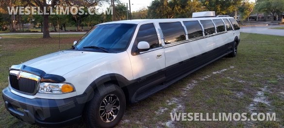 Ultra Stretch S.U.V 18-Passenger Lincoln Navigator Limousine