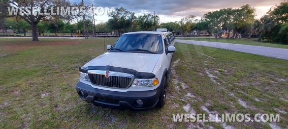 Ultra Stretch S.U.V 18-Passenger Lincoln Navigator Limousine