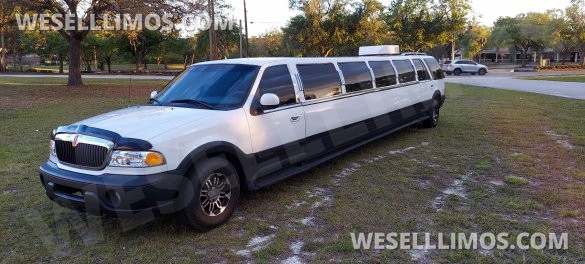 Ultra Stretch S.U.V 18-Passenger Lincoln Navigator Limousine