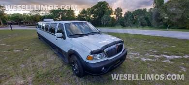 Ultra Stretch S.U.V 18-Passenger Lincoln Navigator Limousine