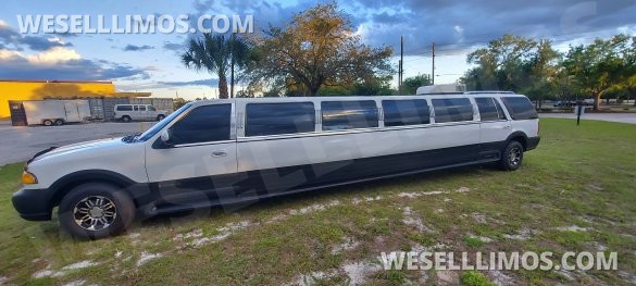 Ultra Stretch S.U.V 18-Passenger Lincoln Navigator Limousine