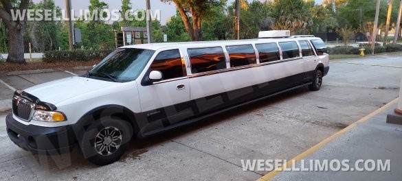 Ultra Stretch S.U.V 18-Passenger Lincoln Navigator Limousine
