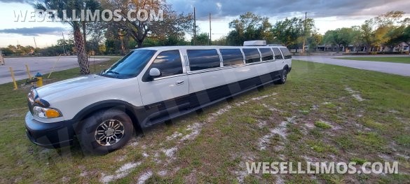 Ultra Stretch S.U.V 18-Passenger Lincoln Navigator Limousine
