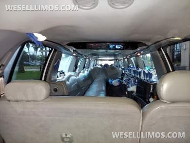 Ultra Stretch S.U.V 18-Passenger Lincoln Navigator Limousine