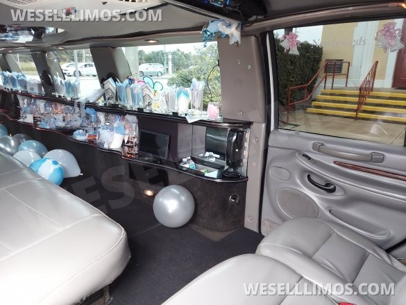 Ultra Stretch S.U.V 18-Passenger Lincoln Navigator Limousine