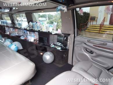 Ultra Stretch S.U.V 18-Passenger Lincoln Navigator Limousine