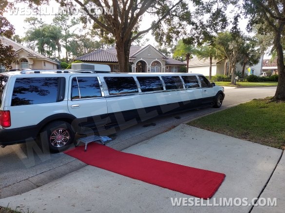 Ultra Stretch S.U.V 18-Passenger Lincoln Navigator Limousine