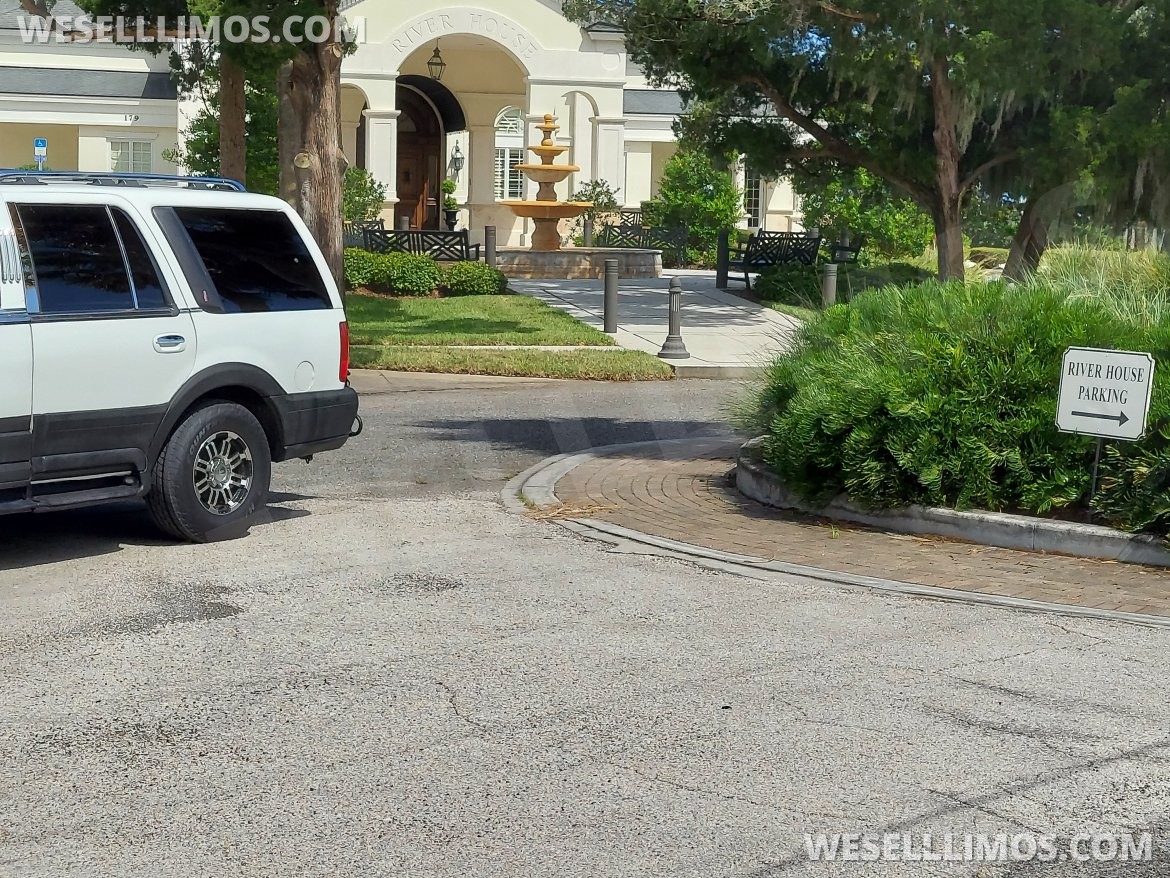 Photo of SUV Stretch for sale: 2000 Lincoln Navigator  Ultra-Stretch 18- passenger  Limousine 35&quot; by Ultra Limousines  *one of kind* Limo that you can run the Air Conditioner all night and take it camping anywhere in the United States