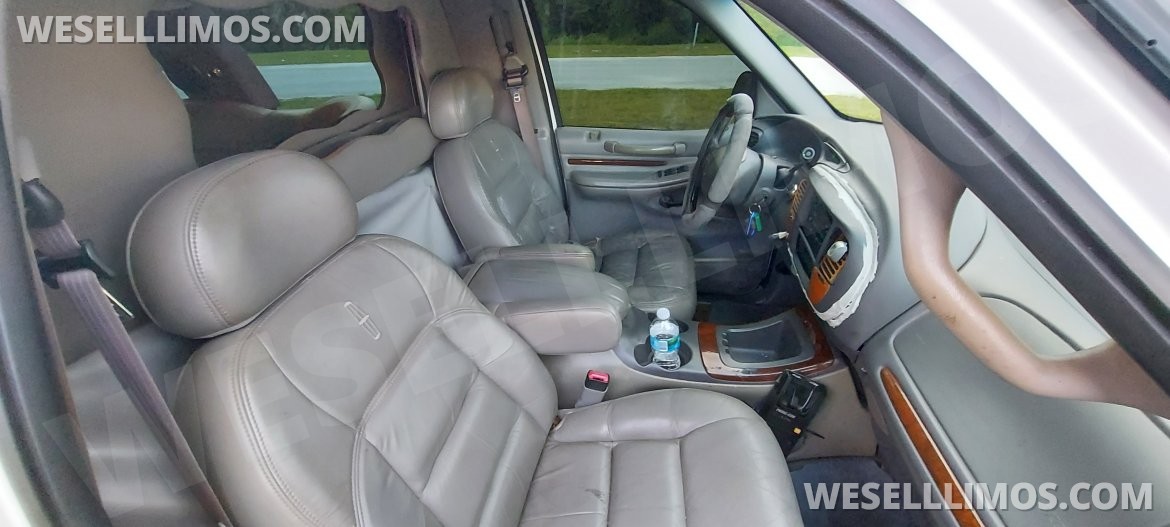 Photo of SUV Stretch for sale: 2000 Lincoln Navigator  Ultra-Stretch 18- passenger  Limousine 35&quot; by Ultra Limousines  *one of kind* Limo that you can run the Air Conditioner all night and take it camping anywhere in the United States