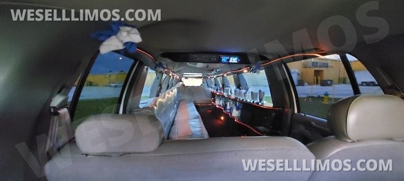Ultra Stretch S.U.V 18-Passenger Lincoln Navigator Limousine
